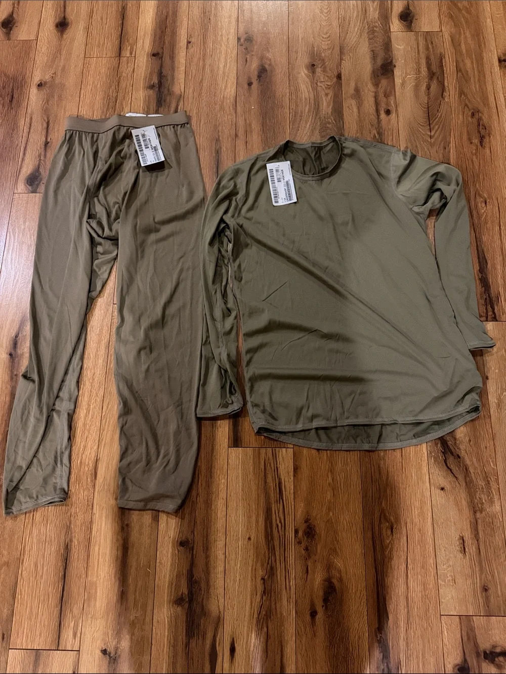 Army Silks Lightweight Olive Green Base Layer Top & Bottom Set